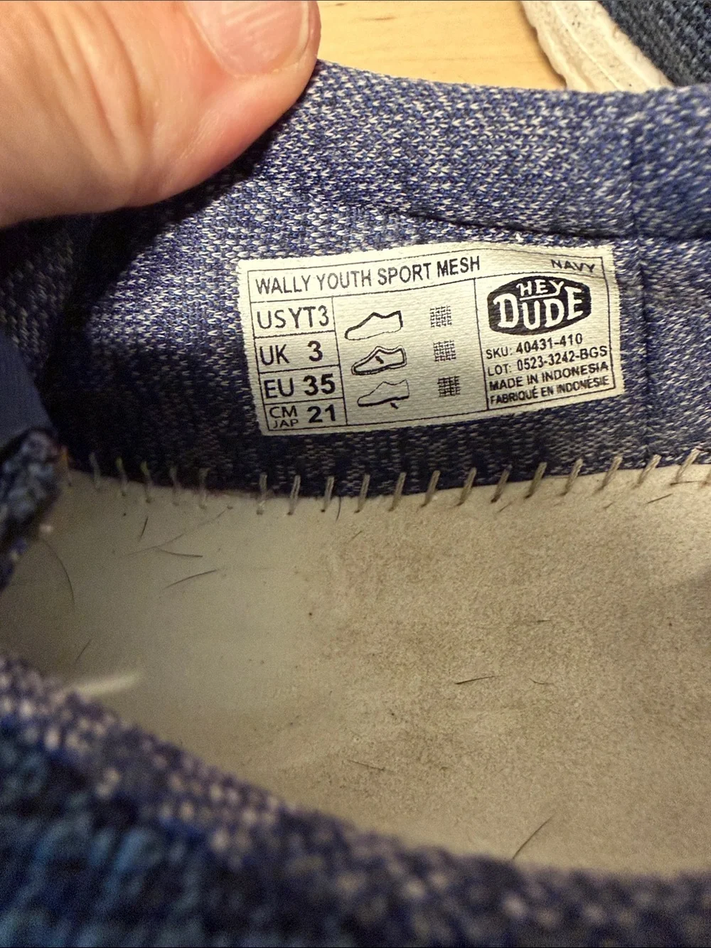 Hey Dude’s youth size 3. No insoles